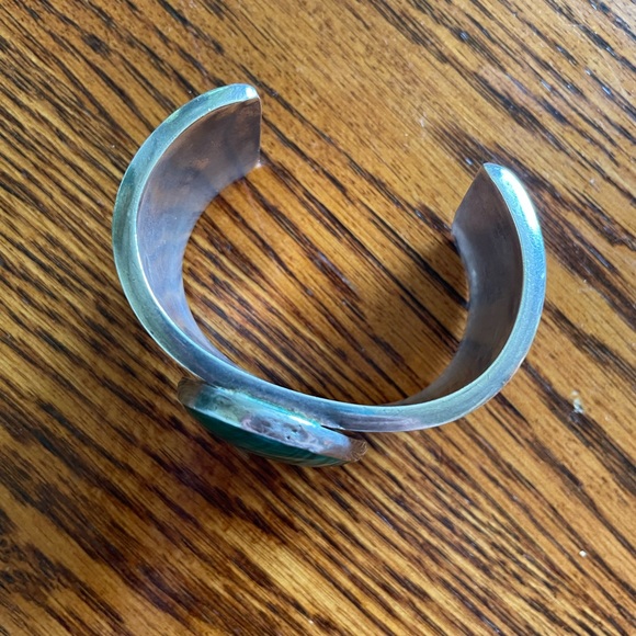 Vintage sterling silver and Malachite cuff bracelet, Navajo stamped initials RBJ - Picture 7 of 13